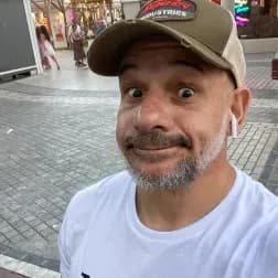 Santi Esteban wearing a TeVienes.com shirt in Marbella, helping local businesses get more customers online.